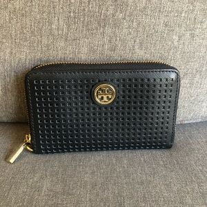 Tory Burch Bags - Tory Burch Black Wallet Tory Burch Bags - Tory Burch Black Wallet
